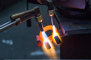 电炉厂家介绍真空炉温度输出所遭到的影响